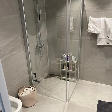 1 Bedroom With Seaview 5 Minute Walk To Centre!