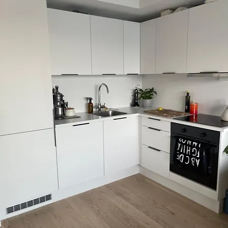 1 Bedroom With Seaview 5 Minute Walk To Centre! Apartamento