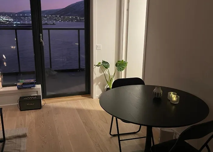 Apartamento 1 Bedroom With Seaview 5 Minute Walk To Centre!